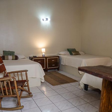 Hotel Y Cabinas Del Tropico Guápiles Zewnętrze zdjęcie