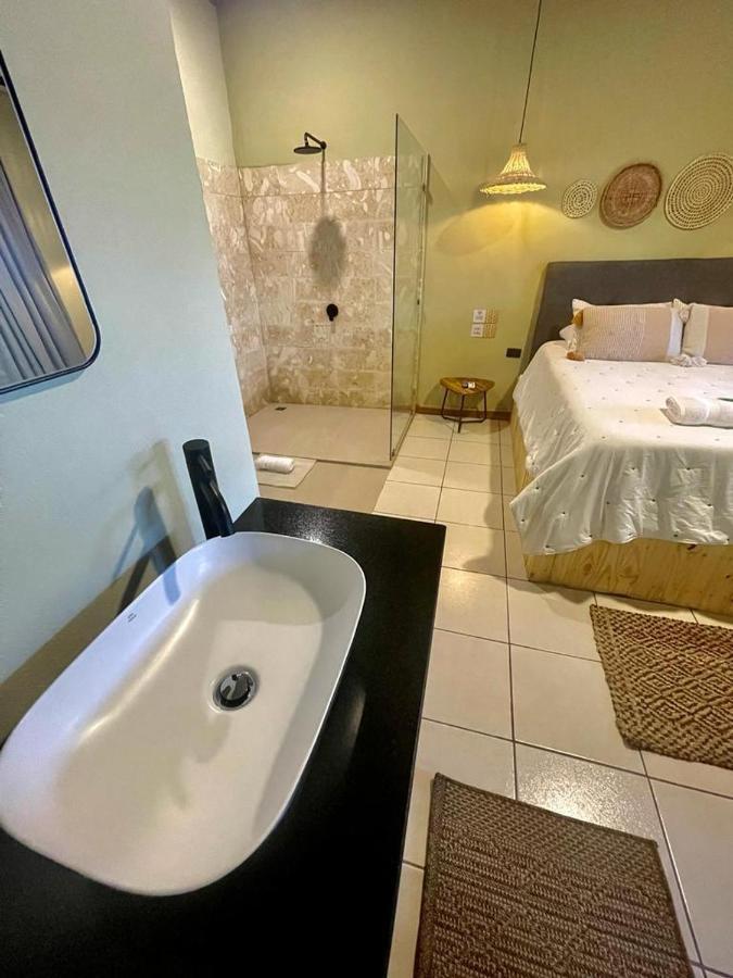 Hotel Y Cabinas Del Tropico Guápiles Zewnętrze zdjęcie
