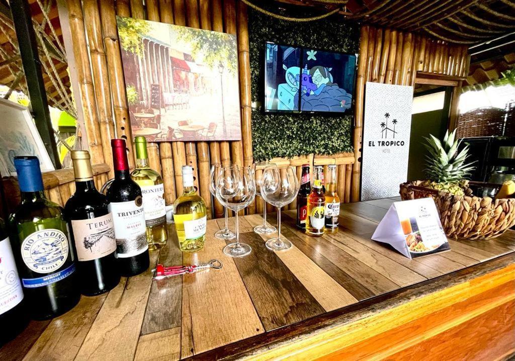 Hotel Y Cabinas Del Tropico Guápiles Zewnętrze zdjęcie