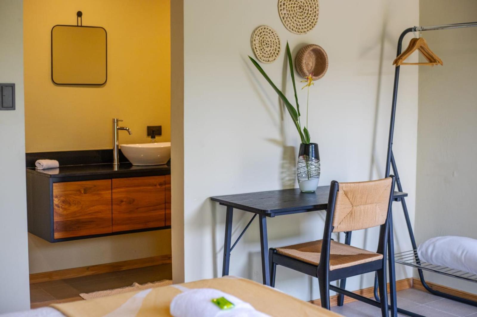 Hotel Y Cabinas Del Tropico Guápiles Zewnętrze zdjęcie