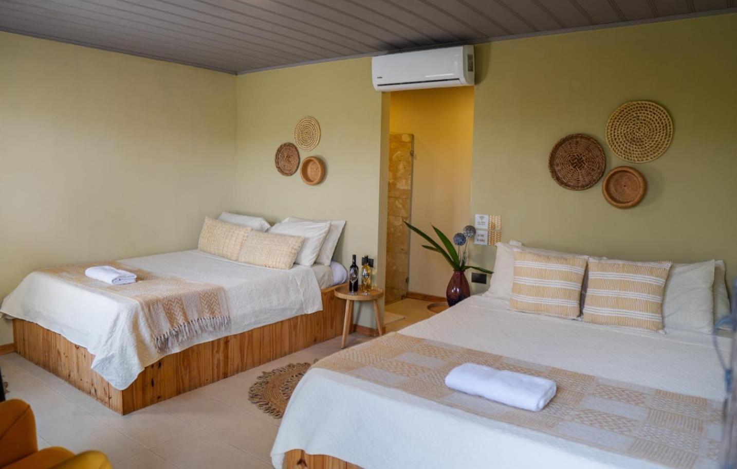Hotel Y Cabinas Del Tropico Guápiles Zewnętrze zdjęcie