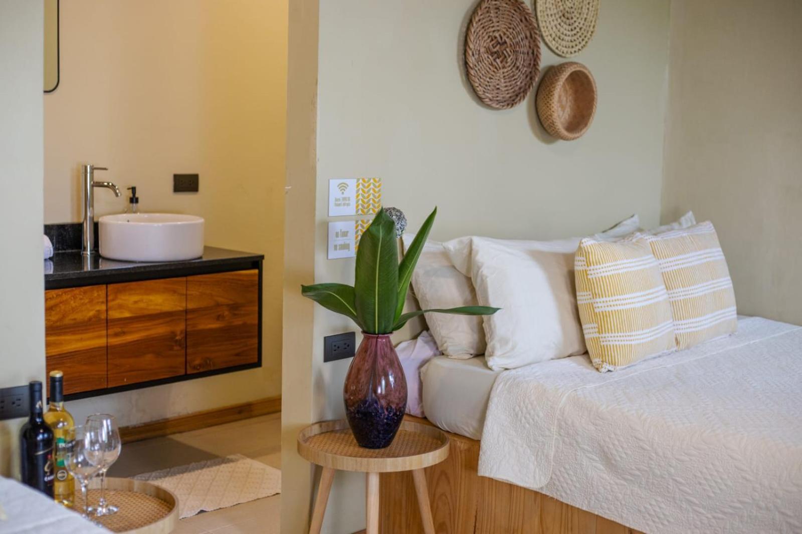 Hotel Y Cabinas Del Tropico Guápiles Zewnętrze zdjęcie