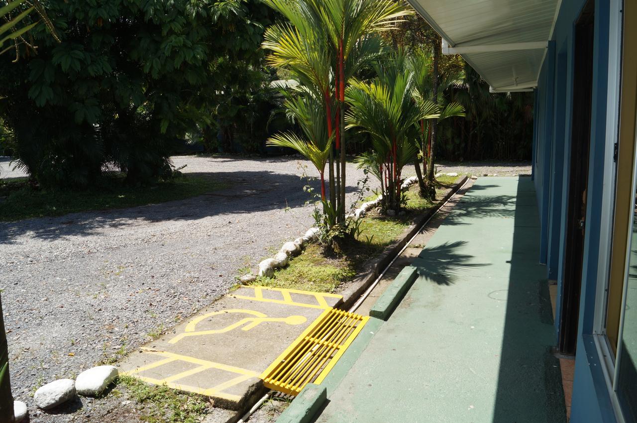 Hotel Y Cabinas Del Tropico Guápiles Zewnętrze zdjęcie
