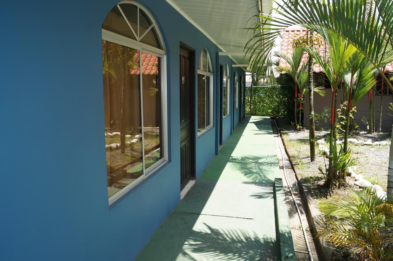 Hotel Y Cabinas Del Tropico Guápiles Zewnętrze zdjęcie